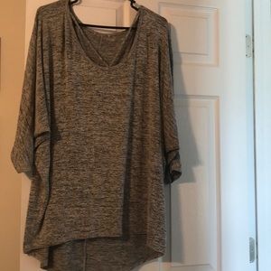 comfortable sweater perfect to wear with leggings